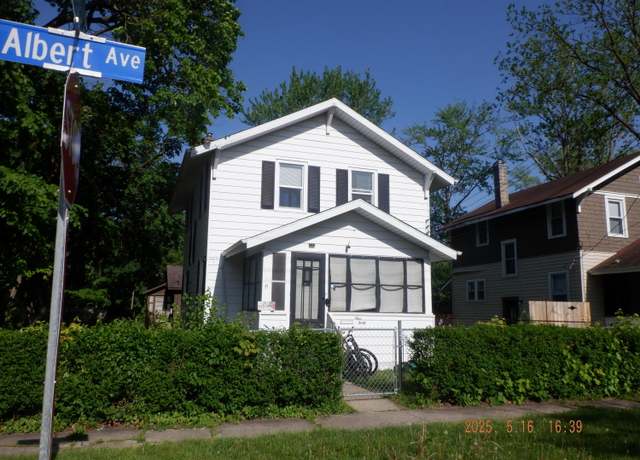 Property at 940 Albert Ave, Kalamazoo, MI 49048, 3 beds, 1 bath