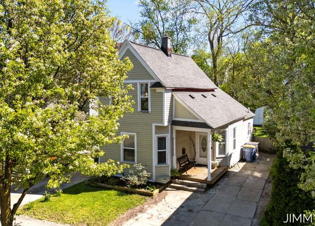 Property at 1148 Fulton St E, Grand Rapids, MI 49503, 3 beds, 1 bath