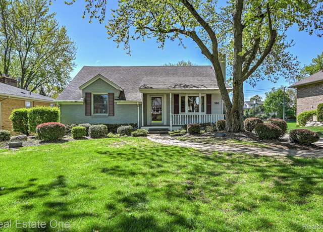 Property at 390 Red Oak Ln, Rochester Hills, MI 48307, 3 beds, 2 baths