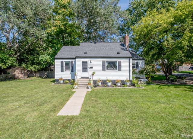 Property at 111 Third St St, Fenton, MI 48430, 2 beds, 1 bath