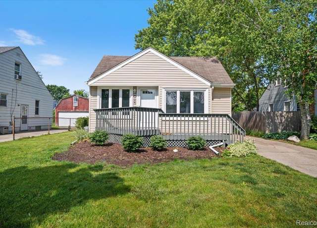 Property at 2755 Royal Ave, Berkley, MI 48072, 2 beds, 1 bath