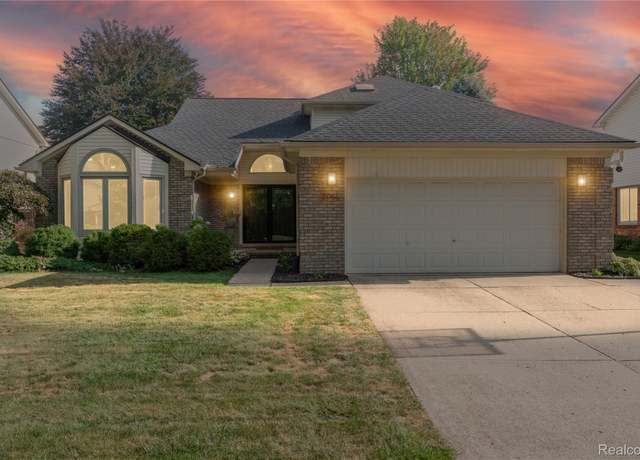 Property at 2066 Tuscany Dr, Troy, MI 48085, 3 beds, 2.5 baths