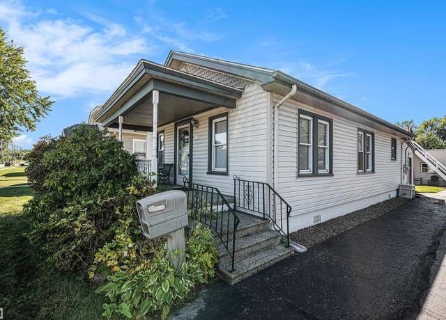 Property at 38 S Rose St, Mt Clemens, MI 48043, 3 beds, 1 bath