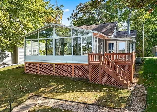 Property at 814 Shawnee Beach Dr, Bronson, MI 49028, 3 beds, 1 bath