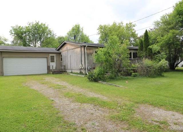 Property at 7464 Jennings Rd, Swartz Creek, MI 48473, 3 beds, 2 baths