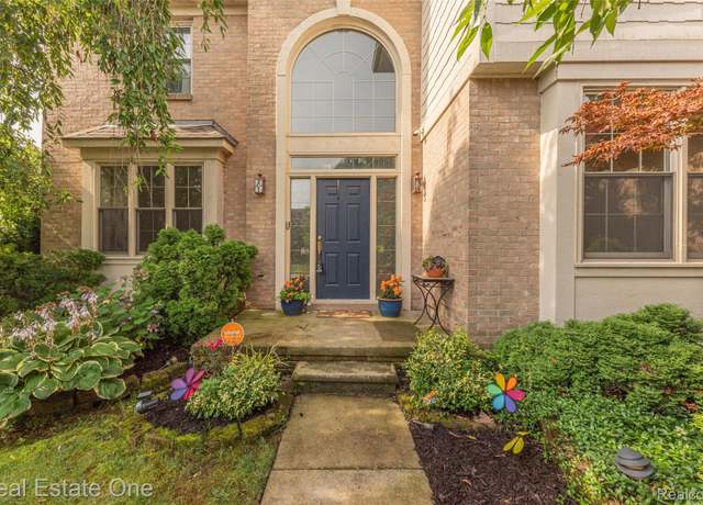Property at 558 Highlands Dr, Canton Charter Township, MI 48188, 4 beds, 3.5 baths