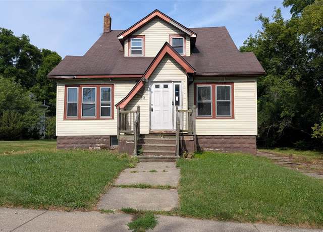 Property at 53 N Midland Dr, Pontiac, MI 48342, 6 beds, 2.5 baths
