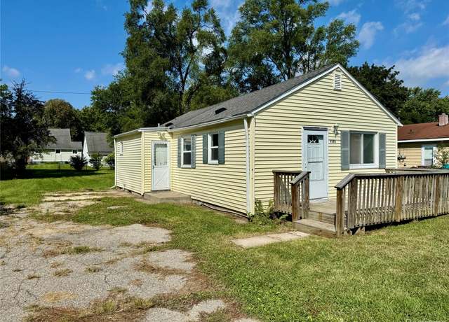 Property at 1123 Cherrylawn Dr, Pontiac, MI 48340, 3 beds, 1 bath