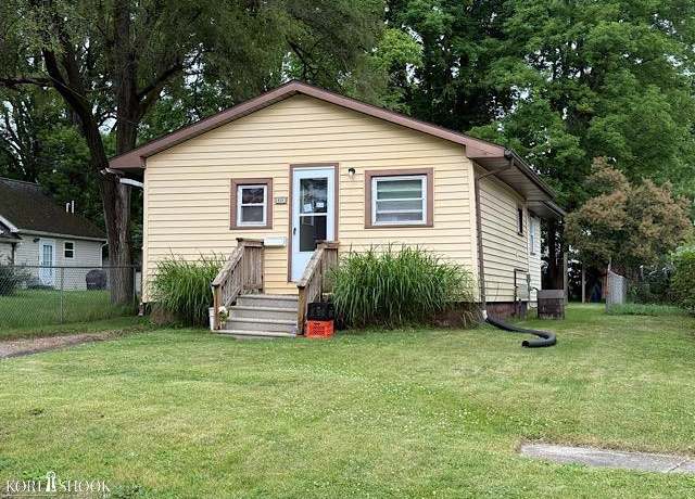 Property at 830 Alger Ave, Owosso, MI 48867, 3 beds, 1 bath