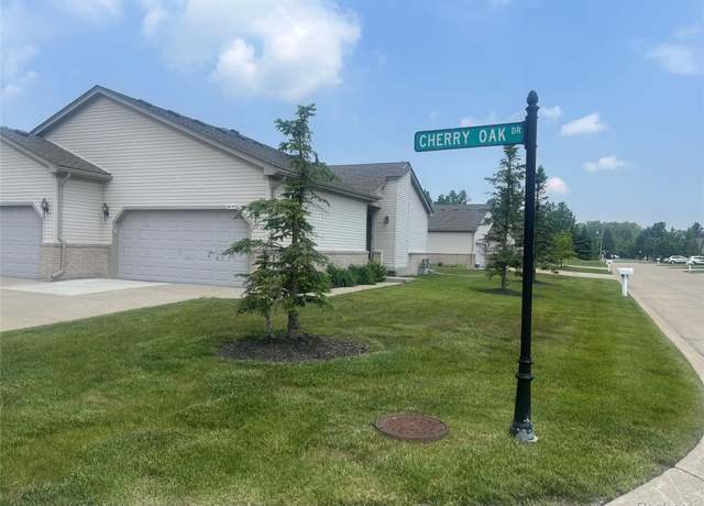 Property at 29155 Cherry Oak Dr, Chesterfield, MI 48051, 2 beds, 2 baths