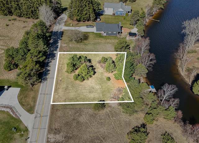 Property at 1208 Clubhouse Dr, Lake Isabella, MI 48893