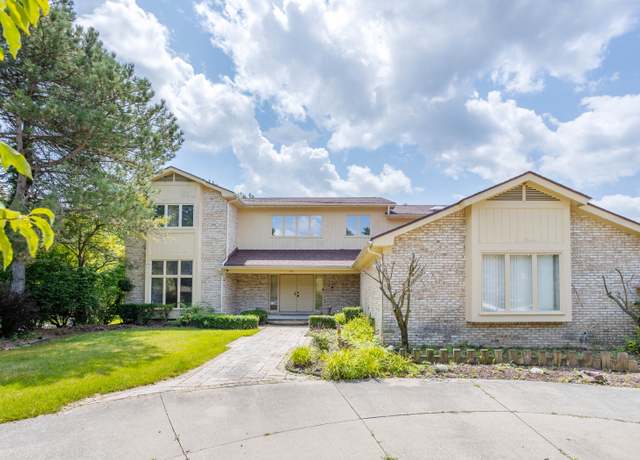 Property at 4421 Pinehurst Dr, West Bloomfield Twp, MI 48322, 5 beds, 4.5 baths