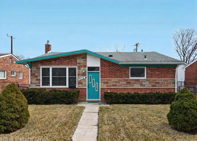 Property at 8516 N Farmington Rd, Westland, MI 48185, 3 beds, 2 baths