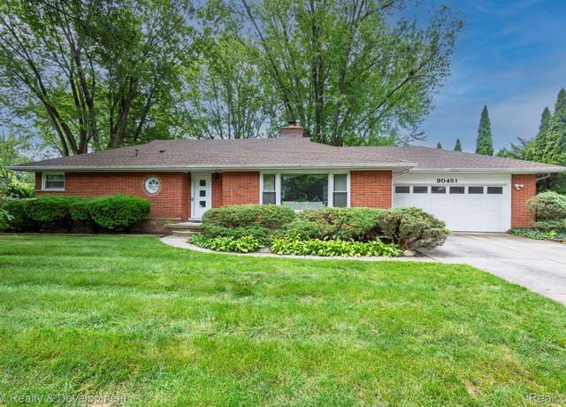 Property at 30451 Lyndon St, Livonia, MI 48154, 3 beds, 2.5 baths
