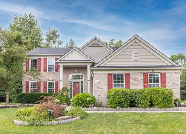 Property at 3374 Empire State Dr, Canton, MI 48188, 4 beds, 3.5 baths