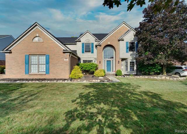 Property at 420 Innsbrook Dr, Canton, MI 48188, 4 beds, 3.5 baths