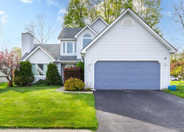 Property at 2761 Tomahawk Dr, Waterford, MI 48328, 3 beds, 2.5 baths