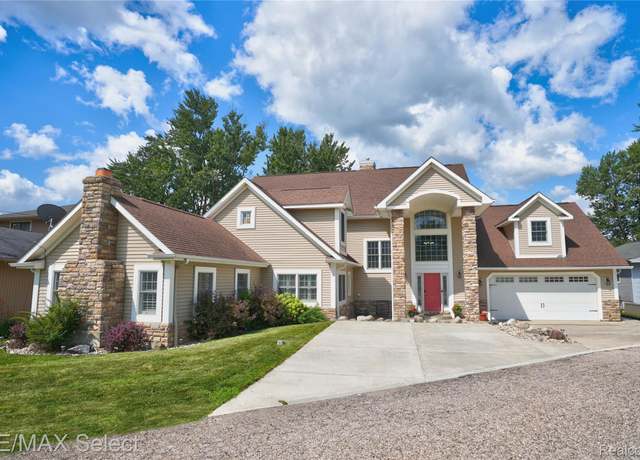 Property at 11472 Moffett Ct, Fenton, MI 48430, 3 beds, 3.5 baths