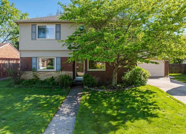 Property at 935 S Brys Dr, Grosse Pointe Woods, MI 48236, 3 beds, 2.5 baths