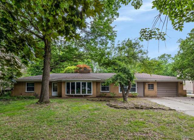 Property at 23385 Hunters Ln, Southfield, MI 48033, 4 beds, 1.5 baths
