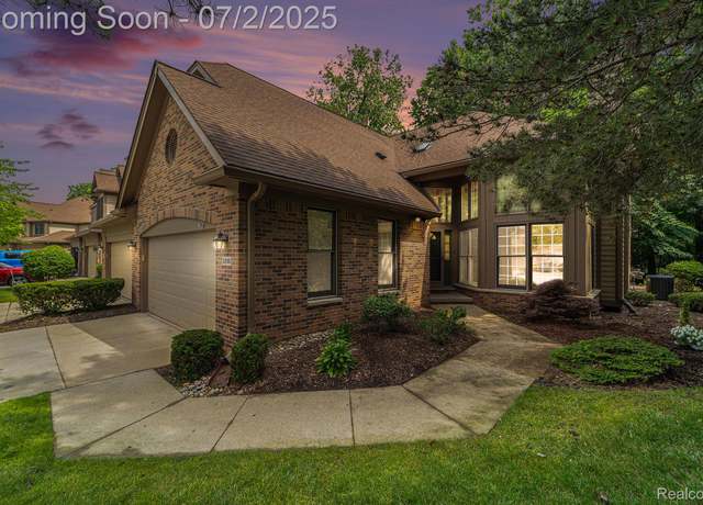 Property at 5200 Royal Vale Ln, Dearborn, MI 48126, 3 beds, 2.5 baths