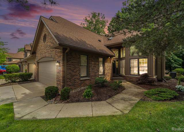 Property at 5200 Royal Vale Ln, Dearborn, MI 48126, 3 beds, 2.5 baths