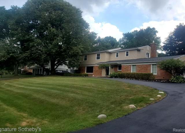 Property at 2200 Brenthaven Dr E, Bloomfield, MI 48304, 4 beds, 2.5 baths