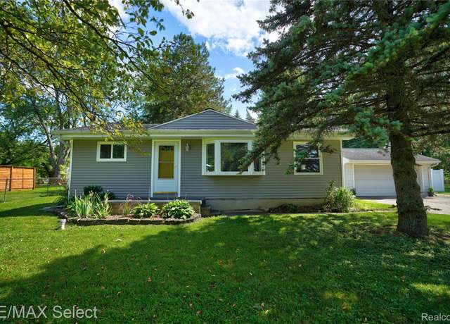Property at 6030 Sun Valley Dr, Grand Blanc, MI 48439, 3 beds, 1.5 baths