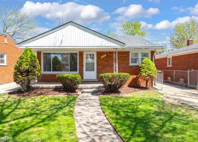 Property at 19637 Country Club Dr, Harper Woods, MI 48225, 3 beds, 1.5 baths