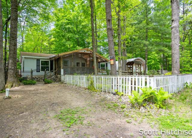 Property at 3951 Marshall Ave, Newaygo, MI 49337, 3 beds, 2 baths