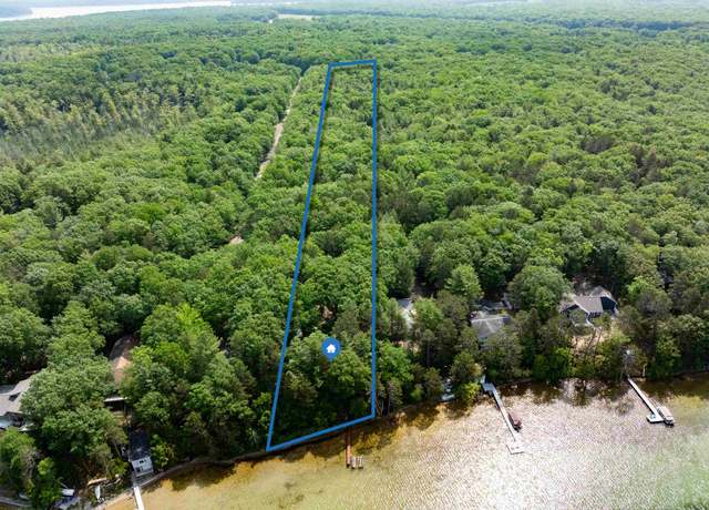 Property at 5692 Lakeview Dr, Interlochen, MI 49643, 3 beds, 2.5 baths