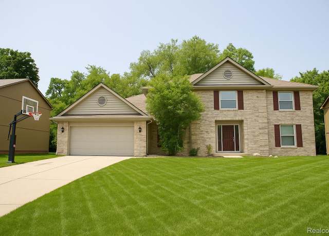 Property at 5517 Loch Moor Dr, Clarkston, MI 48346, 4 beds, 2.5 baths