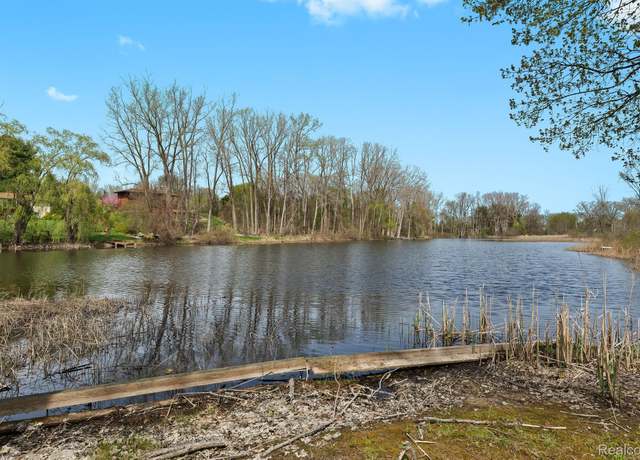 Property at 9997 Applegate Ln, Brighton, MI 48114, 5 beds, 5 baths