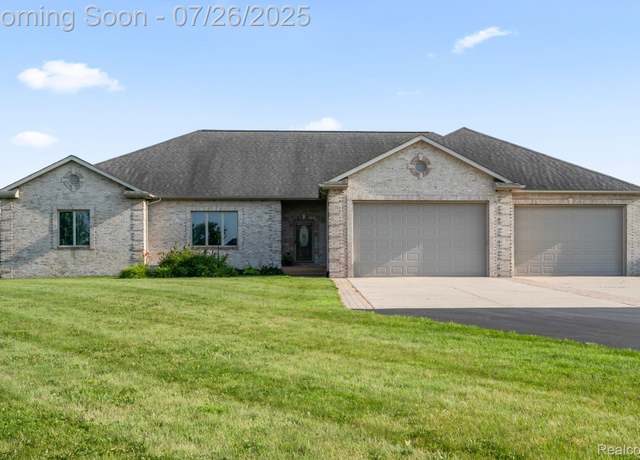 Property at 6225 Grand Blanc Rd, Swartz Creek, MI 48473, 3 beds, 2.5 baths