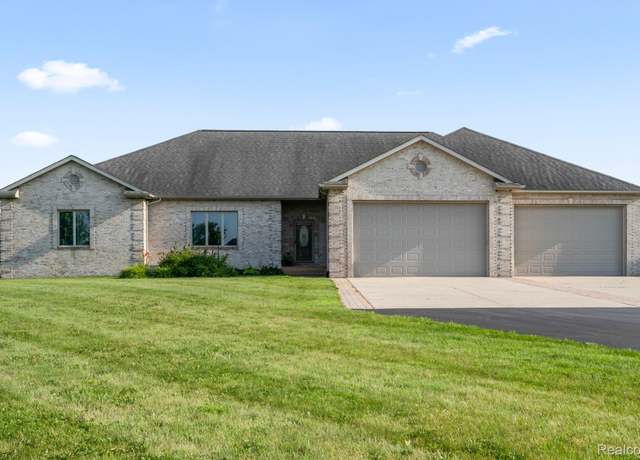 Property at 6225 Grand Blanc Rd, Swartz Creek, MI 48473, 3 beds, 2.5 baths