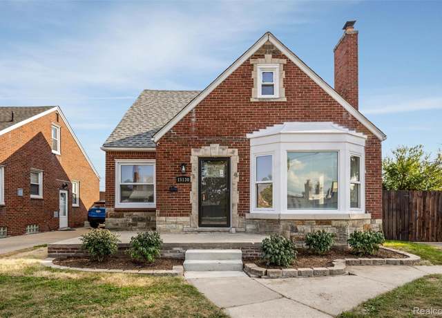 Property at 15130 Sprenger Ave, Eastpointe, MI 48021, 3 beds, 1.5 baths
