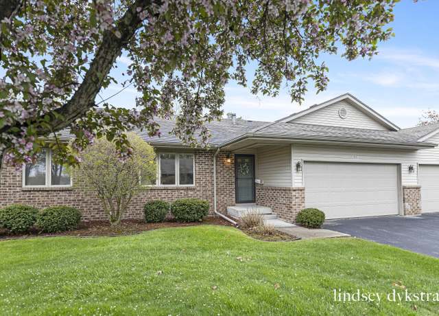 Property at 1013 Country Gdns NW, Walker, MI 49534, 3 beds, 2.5 baths