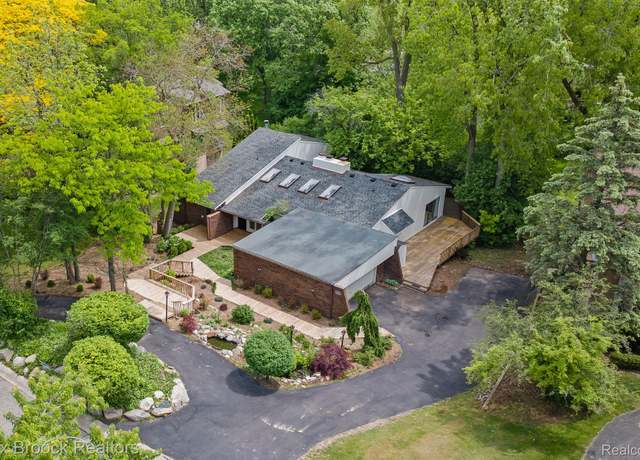 Property at 4355 Middleton Dr, Bloomfield Hills, MI 48302, 5 beds, 3.5 baths