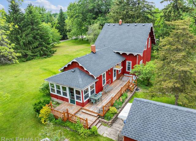 Property at 4730 Golf Club Rd, Howell, MI 48843, 4 beds, 2 baths
