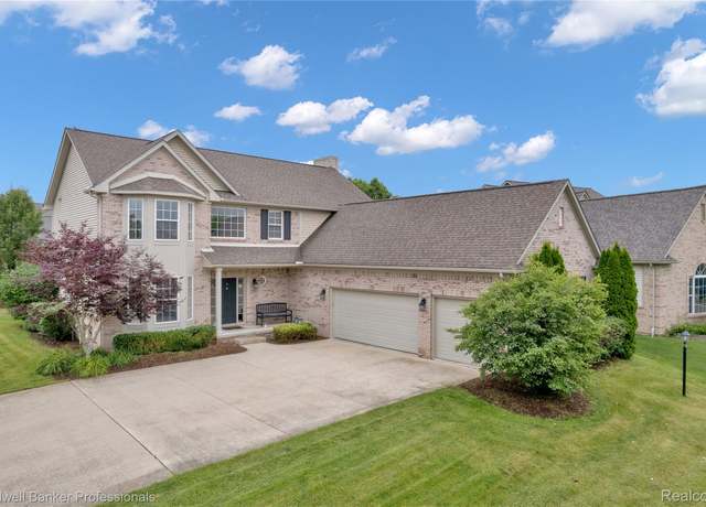 Property at 597 Bay Pointe Dr, Oxford, MI 48371, 4 beds, 2.5 baths