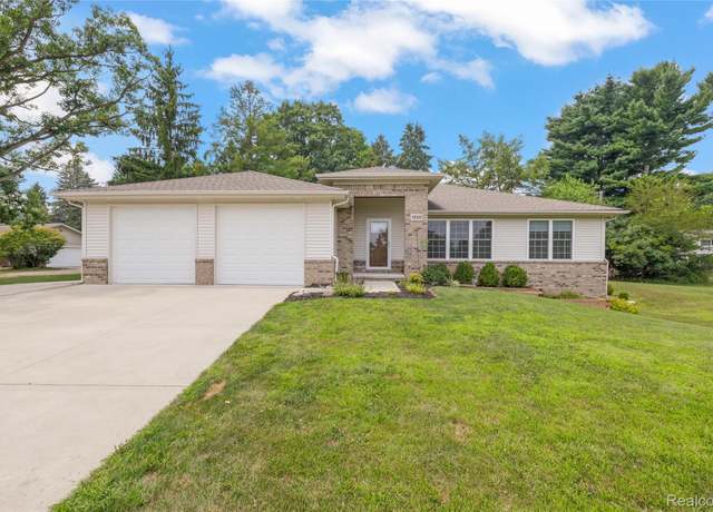 Property at 1235 Fox Hills Dr, Howell, MI 48843, 3 beds, 3 baths