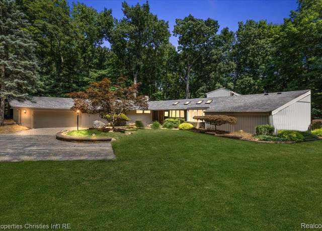 Property at 34448 Quaker Valley Rd, Farmington Hills, MI 48331, 4 beds, 2.5 baths