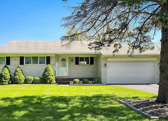 Property at 2982 Shawnee Lane Ln, Waterford, MI 48329, 4 beds, 3 baths