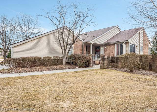 Property at 29100 E Chanticleer Dr, Southfield, MI 48034, 2 beds, 3 baths