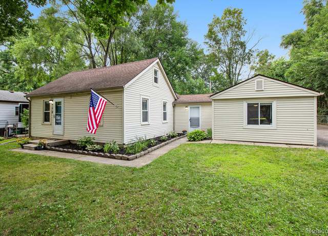 Property at 770 Brushwood Dr, Wolverine Lake Village, MI 48390, 3 beds, 1 bath