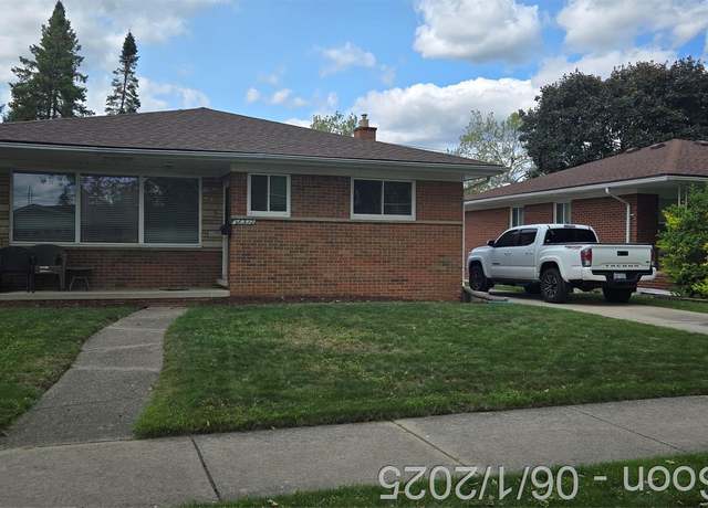 Property at 26312 Warrington St, Dearborn Heights, MI 48127, 3 beds, 1.5 baths