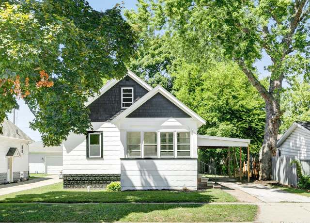 Property at 1607 Howard St, Port Huron, MI 48060, 3 beds, 1 bath