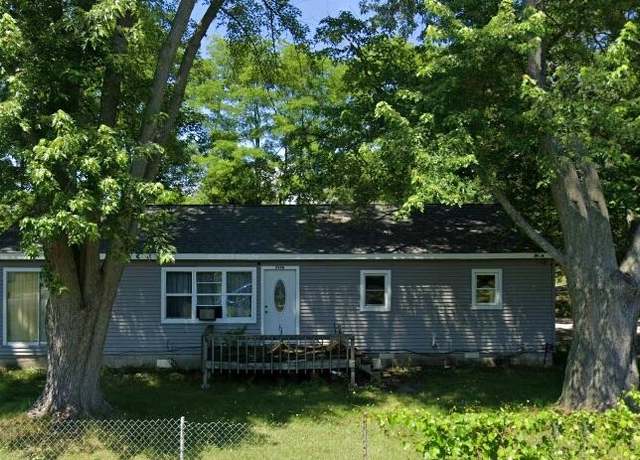 Property at 2990 Violet Ave, Muskegon, MI 49442, 4 beds, 1 bath