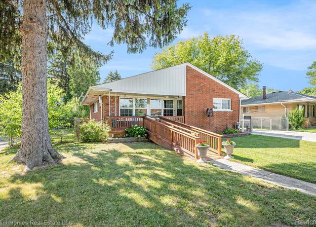 Property at 35221 Weideman St, Clinton Township, MI 48035, 3 beds, 1 bath