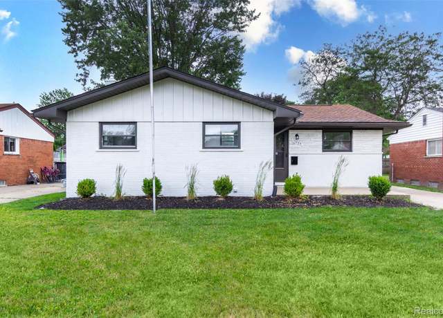 Property at 15444 Roycroft St, Roseville, MI 48066, 3 beds, 1.5 baths